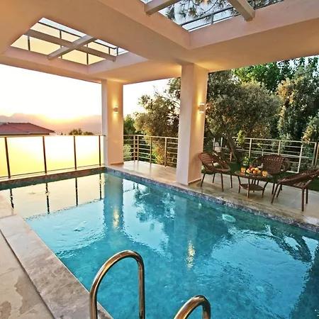 With A Private Heated Pool, Jacuzzi, Overlooking Spectacular Views Of The Sea וילה