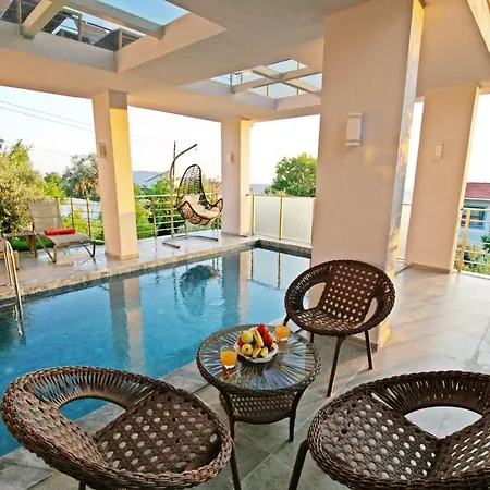 Villa With A Private Heated Pool, Jacuzzi, Overlooking Spectacular Views Of The Sea *