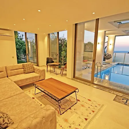 With A Private Heated Pool, Jacuzzi, Overlooking Spectacular Views Of The Sea *