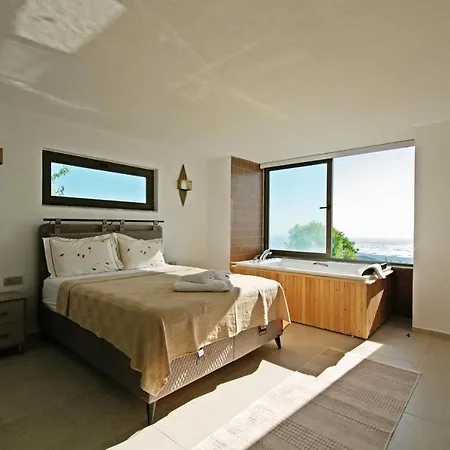 With A Private Heated Pool, Jacuzzi, Overlooking Spectacular Views Of The Sea *