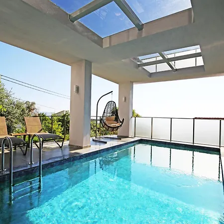 With A Private Heated Pool, Jacuzzi, Overlooking Spectacular Views Of The Sea *