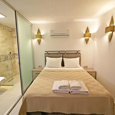 Villa With A Private Heated Pool, Jacuzzi, Overlooking Spectacular Views Of The Sea *
