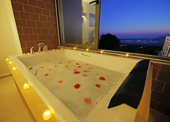 With A Private Heated Pool, Jacuzzi, Overlooking Spectacular Views Of The Sea *