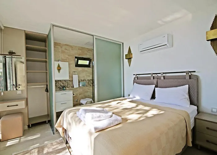 Вилла With A Private Heated Pool, Jacuzzi, Overlooking Spectacular Views Of The Sea